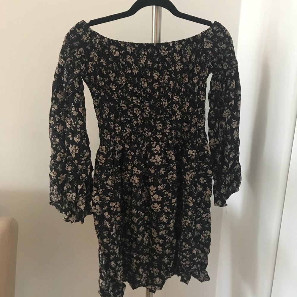 Off the shoulder flare sleeve dress - new with tag - Picture 4 of 4